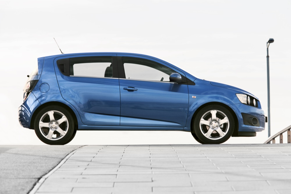 2012-chevrolet-aveo-hatchback-3.jpg