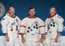 800px-Apollo_16_crew.jpg